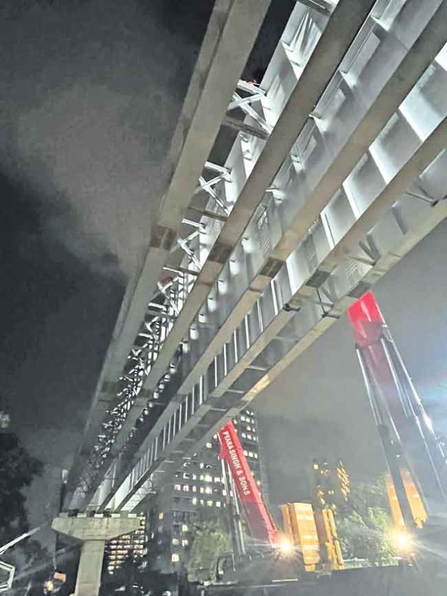 मेट्रो मार्ग क्रमांक ४ मध्ये  यशस्वीरीत्या उभारला स्टील स्पॅन