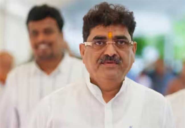 ‘मनोज जरांगे शरद पवारांचा सुसाईड बॉम्ब’