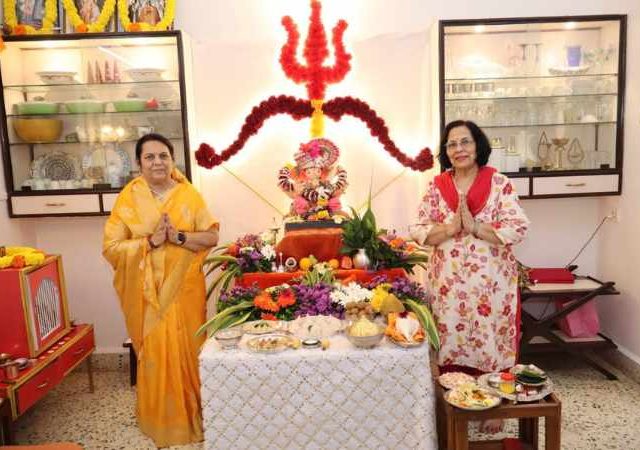 डॉ. नीलम गोऱ्हे यांच्या पुणे येथील निवासस्थानी श्री गणेशाची प्रतिष्ठापना