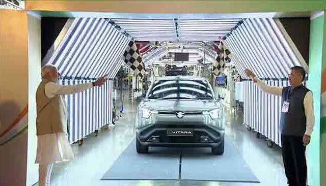 पंतप्रधान मोदी यांच्याकडून भारतातील व जगातील पहिल्या सुझुकी e-VITARA चे उद्घाटन