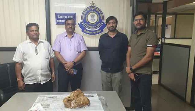 दापोलीत ५.४५ कोटी रुपयांची व्हेल माशाची उलटी जप्त