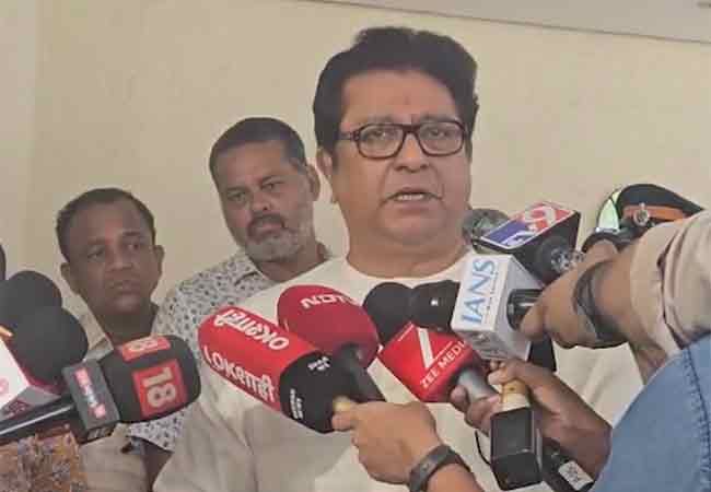 कबुतरखान्यावर राज ठाकरेंची पहिली सडेतोड प्रतिक्रिया “या वादात लोढा-बिढांनी येऊ नये”