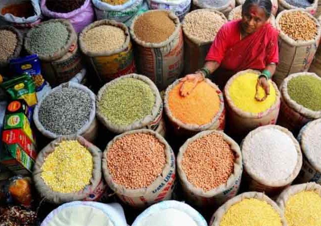 रेशन दुकानदारांसाठी आनंदाची बातमी, फडणवीस सरकारचा मोठा निर्णय
