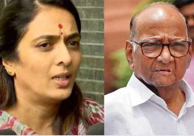 पतीची न्यायालयीन कोठडीत रवानगी, रोहिणी खडसेंनी घेतली शरद पवारांची भेट