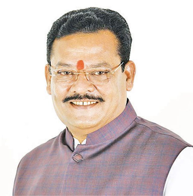 ‘सरकारचा पैसा आहे,  आपल्या बापाचं काय जातंय?’