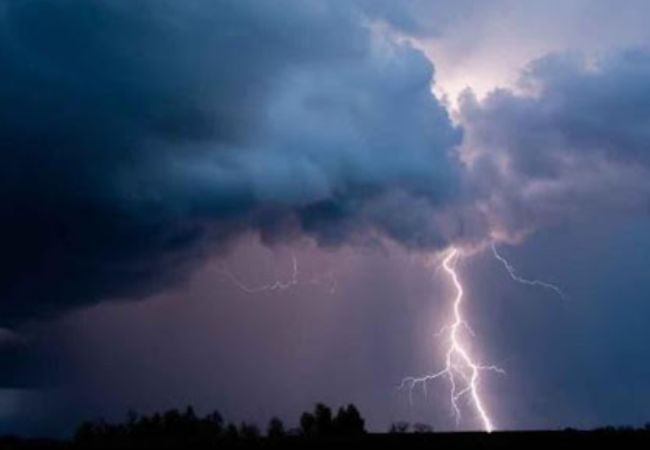 Rain update: महाराष्ट्रासाठी पुढील २४ तास अतिमुसळधार, रायगडमध्ये अतिवृष्टीची शक्यता, गरज असेल तरच घराबाहेर पडा