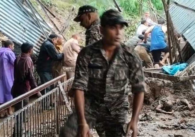 वैष्णोदेवी यात्रा मार्गावर दरड कोसळून पाच जणांचा मृत्यू