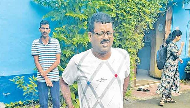 भिंतीवरून उडी मारून पलायन करणारा आमदार ईडीच्या ताब्यात