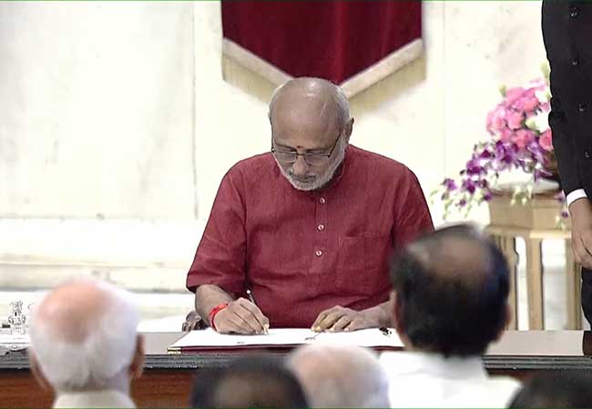 सी. पी. राधाकृष्णन झाले भारताचे १५ वे उपराष्ट्रपती, राष्ट्रपतींनी दिली शपथ