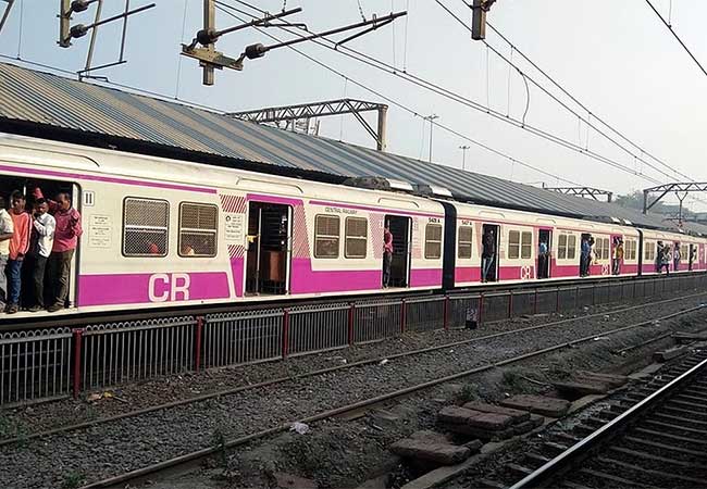 क्यूआर कोड द्वारे होणाऱ्या तिकीट विक्री संदर्भात मध्य रेल्वे प्रशासनाचा मोठा निर्णय