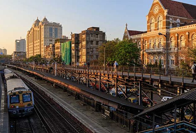 अनंत चतुर्दशीनिमित्त चर्नी रोड स्थानकावरील लोकल गाड्यांच्या वेळेत बदल