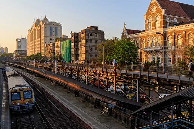 अनंत चतुर्दशीनिमित्त चर्नी रोड स्थानकावरील लोकल गाड्यांच्या वेळेत बदल