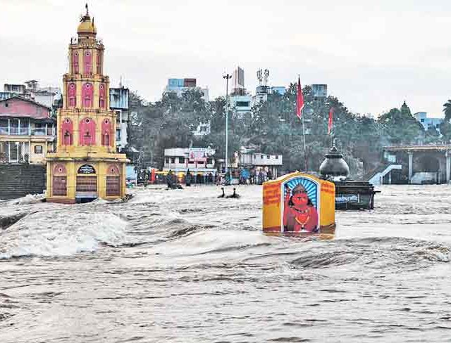 अतिवृष्टीमुळे गोदामाईला पूर