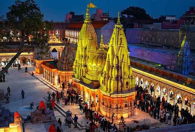 काशी विश्वनाथ मंदिराच्या पुजाऱ्यांच्या पगारात २०० टक्के वाढ