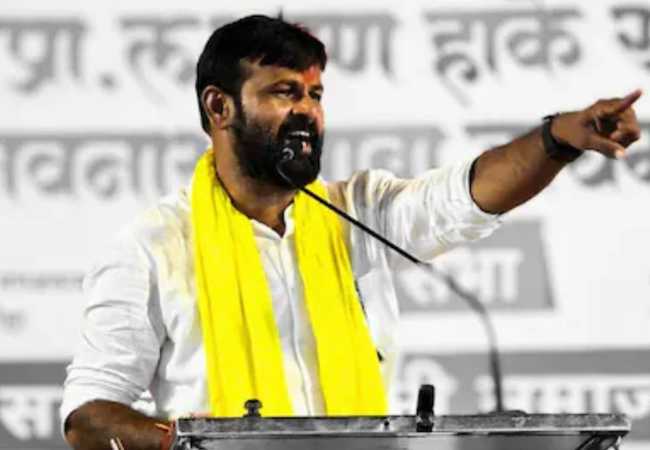 “महाराष्ट्राच्या मानगुटीवर पवारांनी जरांगे नावाचं भूत बसवलं”, बारामतीत हाकेंचं पवारांविरुद्ध आक्रमक भाषण,