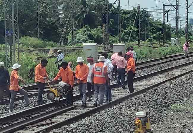 हार्बरवर साडेचौदा तासांचा ट्रॅफिक ब्लॉक