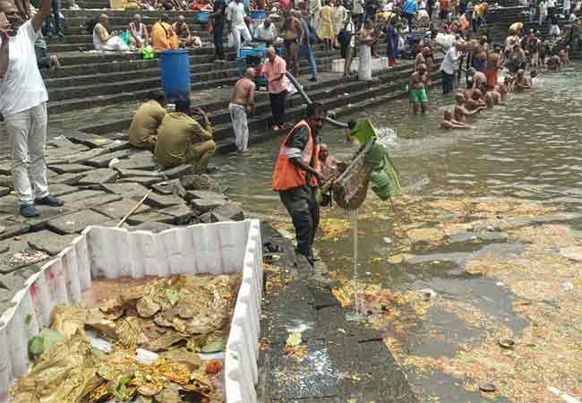 मुंबईच्या ऐतिहासिक बाणगंगा तलावाची अशी केली स्वच्छता