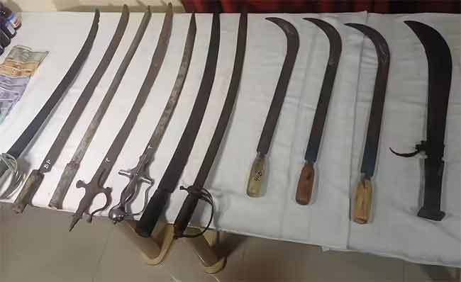 २० तलवारींसह मुस्लिम तरुणाला अटक, कोणता कट शिजत होता?