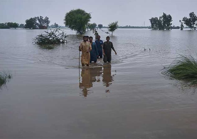 पाकिस्तानच्या पंजाब प्रांतात महापूर, २० लाख नागरिक झाले बेघर