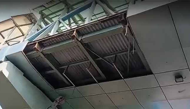 वसई स्काय वॉकचा काही भाग कोसळला