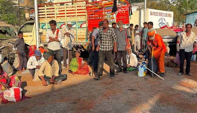 पोलिसांनी १२ मुलांना भीक मागण्यापासून वाचवले