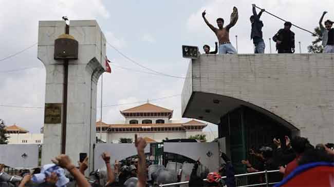 नेपाळमधून फरार झालेले कैदी भारतात प्रवेश करताना सापडले
