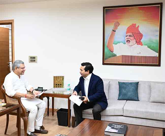 मंत्री नितेश राणेंनी घेतली केंद्रीय रेल्वेमंत्री अश्विनी वैष्णव यांची भेट : कोकणवासीयांच्या अनेक मागण्या मांडल्या सविस्तर