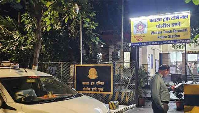 मुंबईत दोन लाचखोर पोलीस अधिकाऱ्यांना अटक