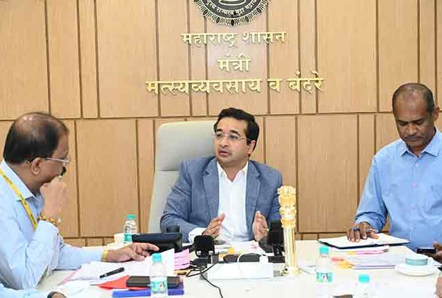 'प्रधानमंत्री मत्स्य संपदा योजनेतील संपूर्ण निधी खर्च करण्याचे नियोजन करा' - मंत्री नितेश राणे
