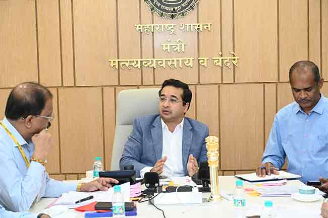 ‘प्रधानमंत्री मत्स्य संपदा योजनेतील संपूर्ण निधी खर्च करण्याचे नियोजन करा’ – मंत्री नितेश राणे