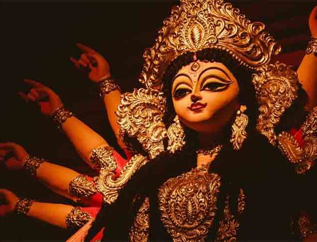 ही फुले देवीला अर्पण करा आणि देवीचा आशीर्वाद मिळवा !
