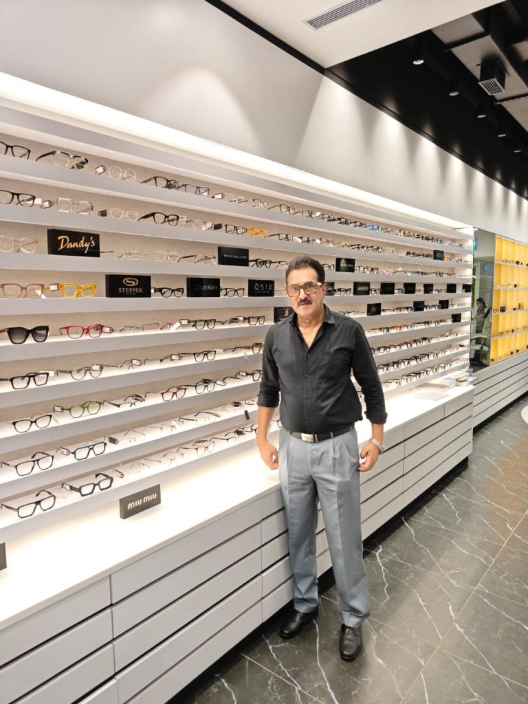 'प्रहार' विशेष: चष्मा खेळणे नसून 'जीवनसाथी' Zeiss च्या मुंबईतील नव्या दालनात १८० डिग्री फेशियल इमेजनिंगचा अनुभव घ्या