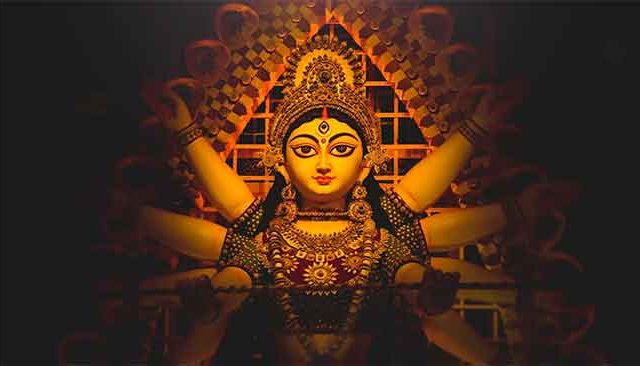 देवी दुर्गेचा आशीर्वाद हवा आहे? मग नवरात्रीपूर्वी घरात या वस्तू नक्की आणा !