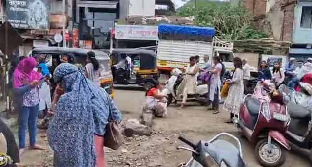 इन्स्टाग्रामवर ५० व्ह्यूज द्या अन् एक ग्रॅम सोनं मोफत मिळवा