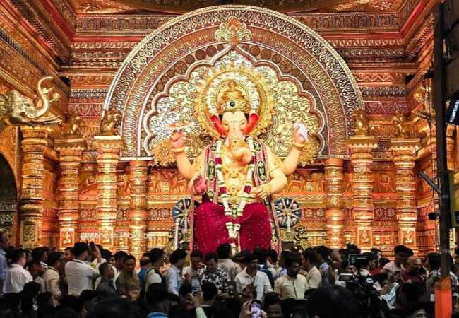शेतकऱ्यांच्या मदतीसाठी सरसावला लालबागचा राजा