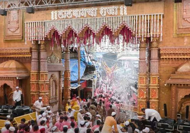 लालबागचा राजाच्या मिरवणुकीपूर्वी दुर्दैवी घटना, मुख्य प्रवेशद्वारावर २ वर्षीय चिमुकलीचा अपघाती मृत्यू