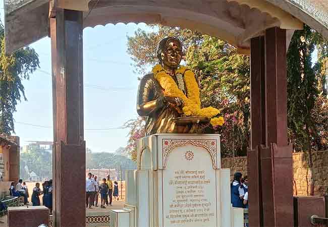 दादरमध्ये कायदा सुव्यवस्था बिघडवण्याच्या हेतूने समाजकंटकांचं धक्कादायक कृत्य