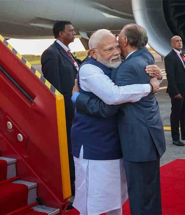 Pm Narendra Modi : पंतप्रधान मोदी गुरुवारी वाराणसीत मॉरिशसच्या पंतप्रधानांना भेटणार