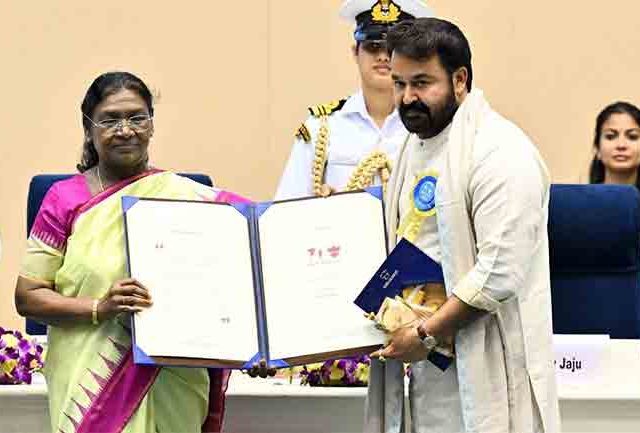 मोहनलाल यांना दादासाहेब फाळके पुरस्कार, तर शाहरूख, विक्रांत आणि राणी मुखर्जीला पुरस्कार प्रदान