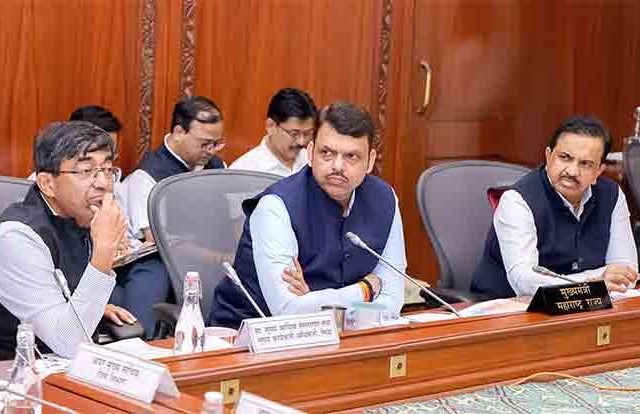 MSME उद्योगांना महाराष्ट्रात मोठा दिलासा उच्चस्तरीय बैठकीत मुख्यमंत्री फडणवीसांचा 'हा' मोठा निर्णय