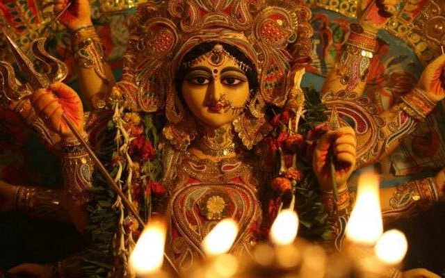 भारताच्या वेगवेगळ्या राज्यांमध्ये नवरात्र कशी साजरी केली जाते ?