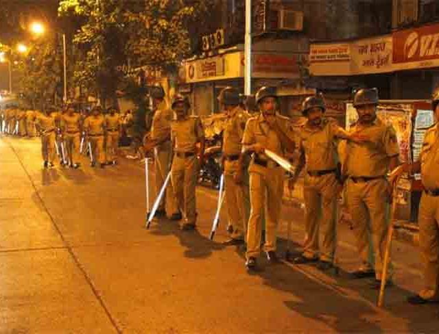 नवरात्रोत्सवात मुंबई पोलिसांचा कडेकोट बंदोबस्त