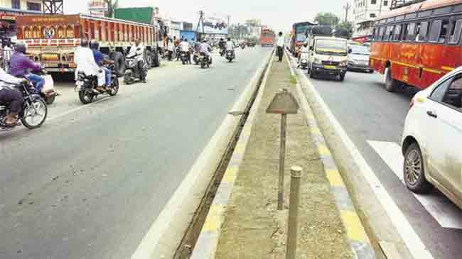 सोलापूर-पुणे राष्ट्रीय महामार्ग बंद; वाहनांच्या रांगा