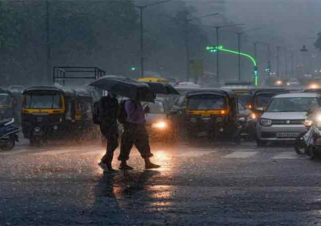 ...म्हणून मुंबईत वाढला पावसाचा जोर