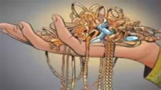 पाहुणे आले आणि दागिने चोरून पसार झाले