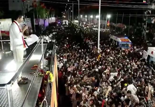 करूर दुर्घटना: विजयकडून मृतांच्या कुटुंबियांना प्रत्येकी २० लाख, जखमींना २ लाख मदत जाहीर