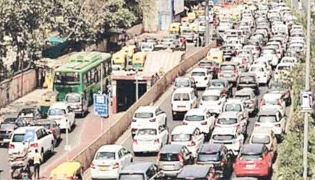 दुरवस्था उड्डाणपुलांची, कोंडी मुंबईकरांची