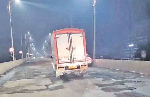 सात वर्षांच्या बांधकामांनंतर खड्डेमय ‘पलावा’चे उद्घाटन