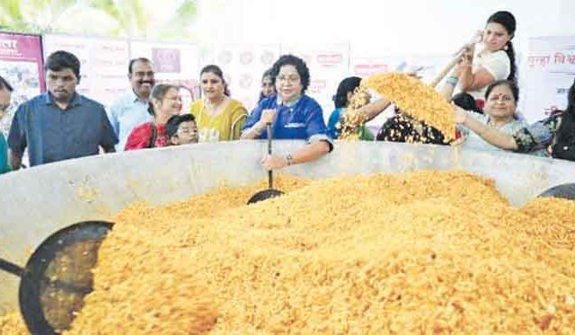 विदर्भातील स्पेशल ‘कच्चा चिवड्या’चा विश्वविक्रम