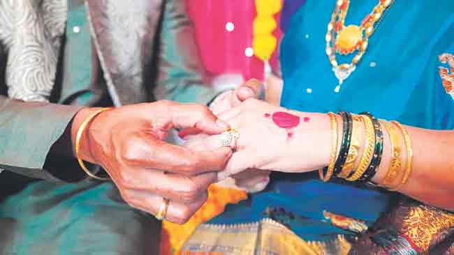सावली उन्हामध्ये, तसा तू माझ्या मनी…